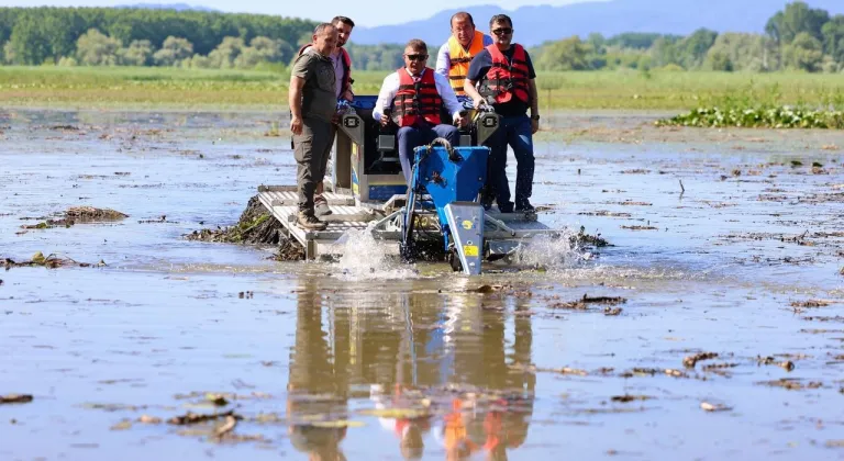 Düzce Efteni Gölü temizleniyor