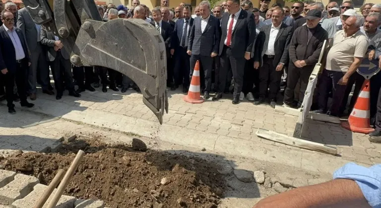 Eğirdir Pınar Pazarı’na doğalgaz için kazma vuruldu