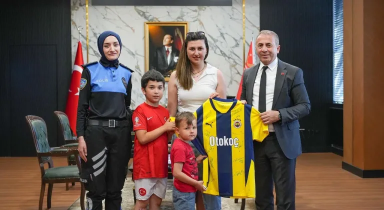 Emniyet Müdürü'nden şehit oğluna imzalı Fenerbahçe forması sürprizi
