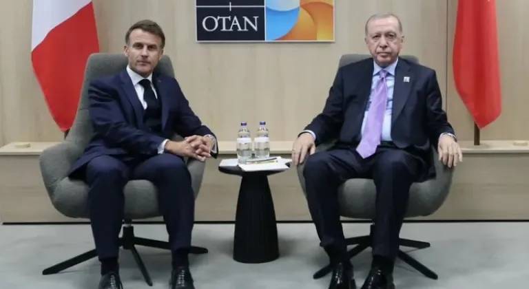 Erdoğan ile Macron'dan Lahey’de İkili ve Bölgesel Görüşme









