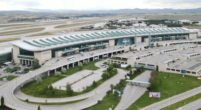 Esenboğa Havalimanı'nın kapasitesi iki katına çıkıyor: Üçüncü pist ve yeni kulede sona gelindi