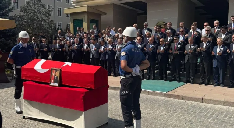 Eski Bitlis Valisi Karaömeroğlu için İçişleri Bakanlığında tören düzenlendi