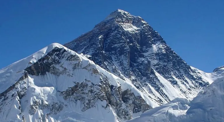 Everest Dağı’nda 10 yıl sonra ilk ücret artışı