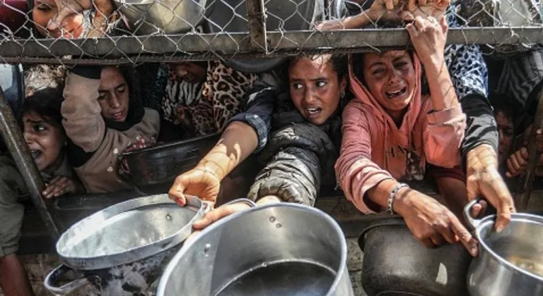 Gazze’de açlık can almaya devam ediyor
