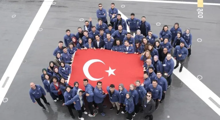 Gençler, TCG Anadolu ile Samsun'a doğru tarihi yolculuk yapıyor