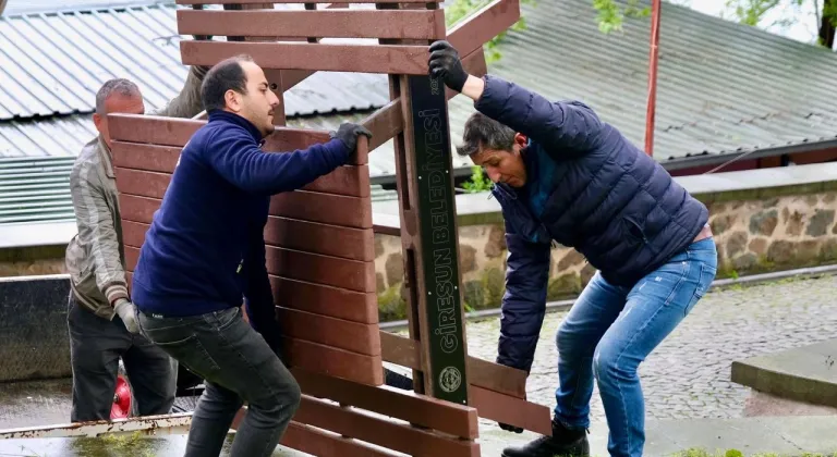 Giresun Kalesinde yeni oturma grubu ve masalar