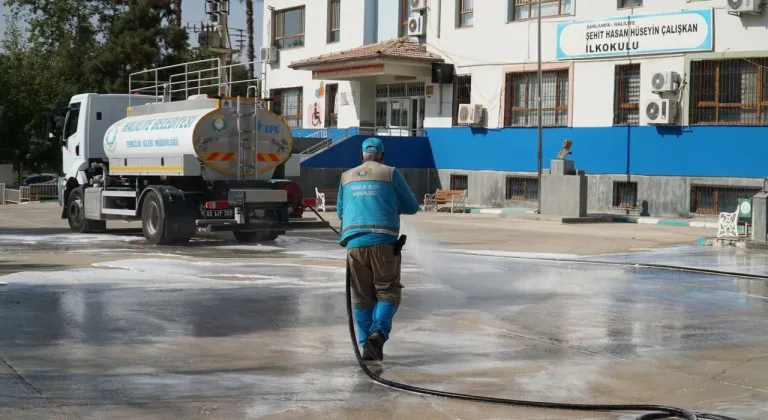 Haliliye Belediyesi'nden okullara eğitim öncesi temizlik seferberliği