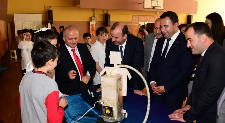 Harezmi Eğitim Modeli kapsamında 'Suya Yazanlar ve Yazarlık Eğitimi Proje Ürünleri Sergisi'ne yoğun  ilgi