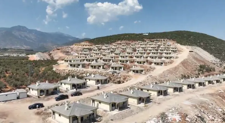 Hatay Hassa’da 622 afet konutunun inşaatı sürüyor