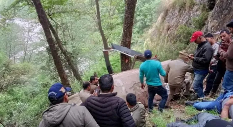 Hindistan’da helikopter kazası: 5 kişi hayatını kaybetti