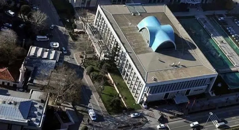 İBB'ye yönelik yolsuzluk soruşturmasında üç tutuklu daha itirafçı oldu ve tahliye edildi
