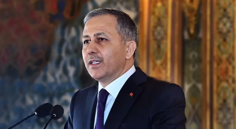 İçişleri Bakanı Ali Yerlikaya, Bayram Tatilinde Trafik Kazalarında 74 Can Kaybı Açıkladı