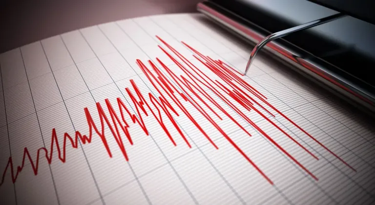 İran'ın doğusunda deprem
