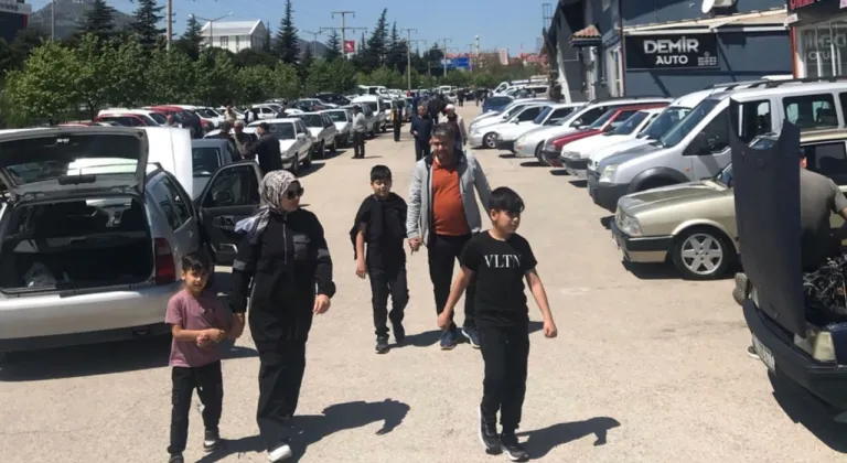 Isparta araba pazarı tıklım tıklım: Her hafta yoğun ilgi görüyor