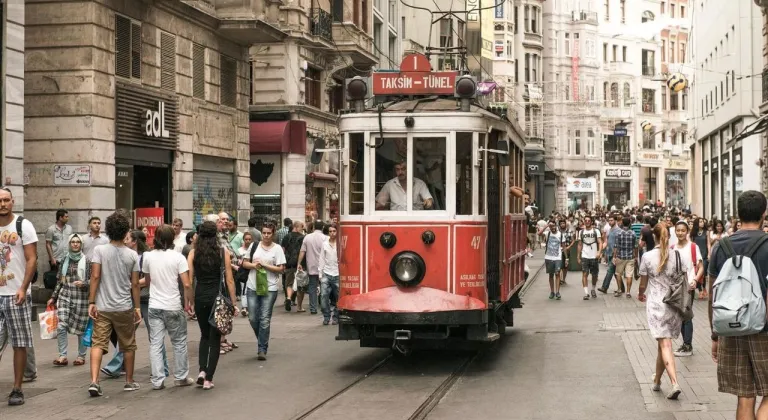 İstanbul’da kamusal alanda yüksek sesle müzik dinleyenlere para cezası