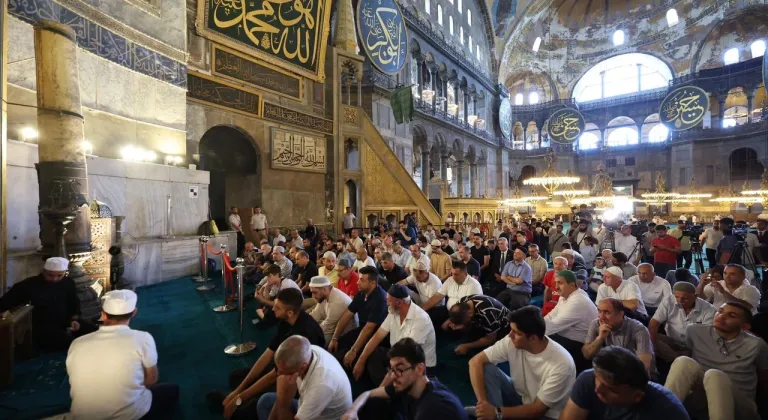 İstanbul'daki camilerde 15 Temmuz şehitleri için mevlit programı düzenlendi