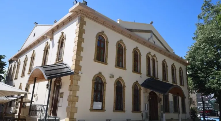 İzmit’in simgesi Fevziye Camii yeniden göz kamaştırıyor