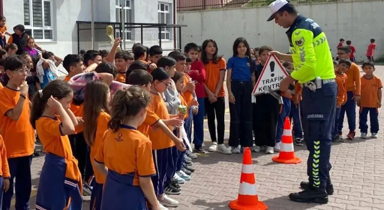 Jandarmadan öğrencilere trafik eğitim semineri