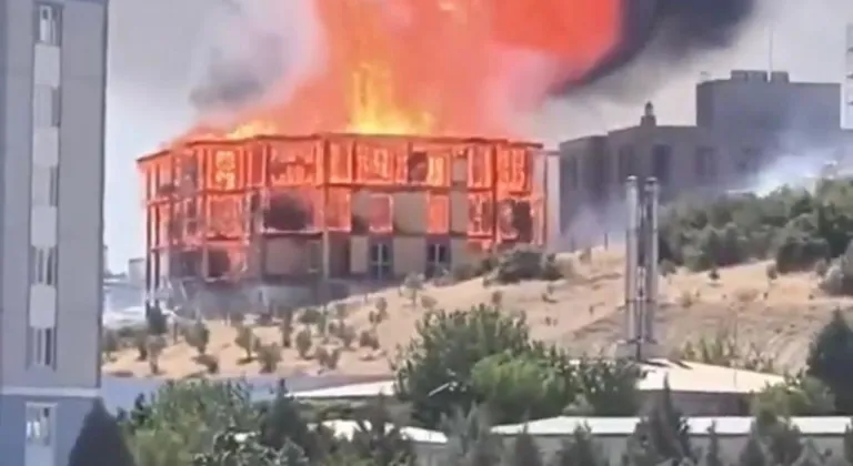 Kahramanmaraş Tekerek’te orman müdürlüğü binasında yangın