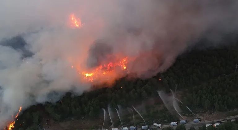 Karabük’te orman yangını 2. gününde: 4 mahalle ve 1 köy tahliye edildi