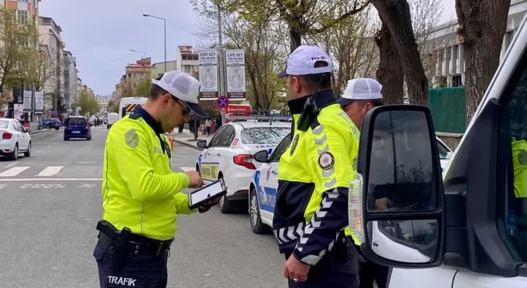 Kars trafik ekiplerinden güvenli taşımacılık için denetim