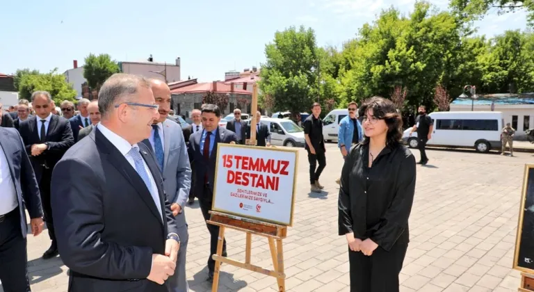 Kars Valisi Ziya Polat, 15 Temmuz anısına resim sergisinin açılışını gerçekleştirdi