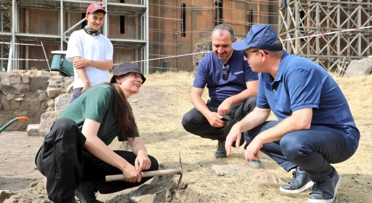 Kars Valisi Ziya Polat, Ani Örenyeri'ndeki kazı çalışmalarını yerinde inceledi