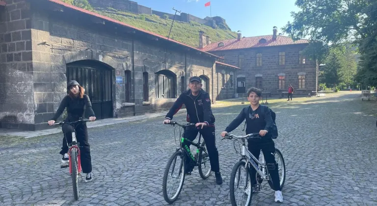 Kars Valisi Ziya Polat, Çocuklarıyla Bisiklet Turu Yaptı
