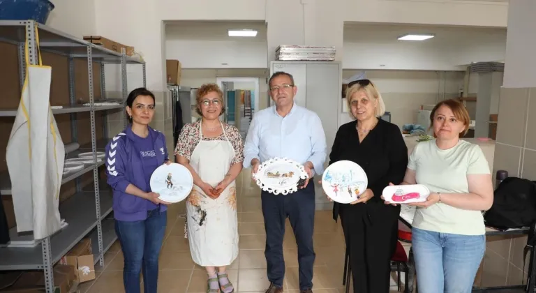 Kars Valisi Ziya Polat, Halk Eğitim Merkezi'ndeki kursiyerlerle buluştu