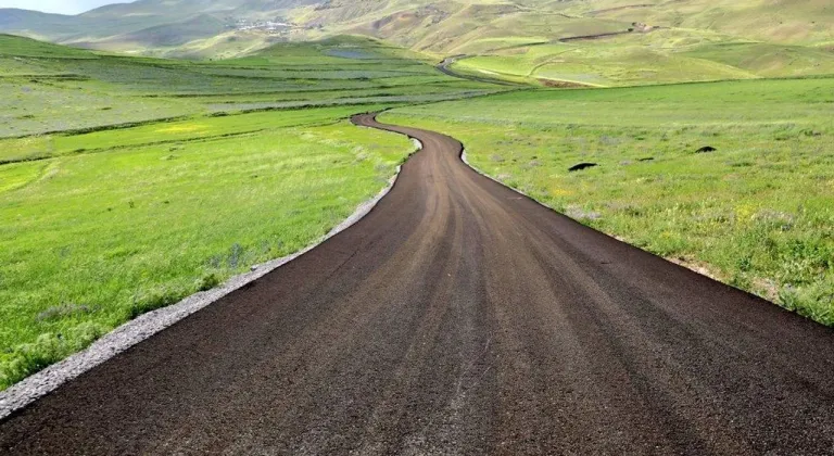 Kars Valisi Ziya Polat, Kağızman’daki yol çalışmasında; 