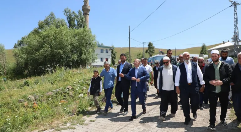 Kars Valisi Ziya Polat, Karaçoban köyü’nde vatandaşlarla buluştu