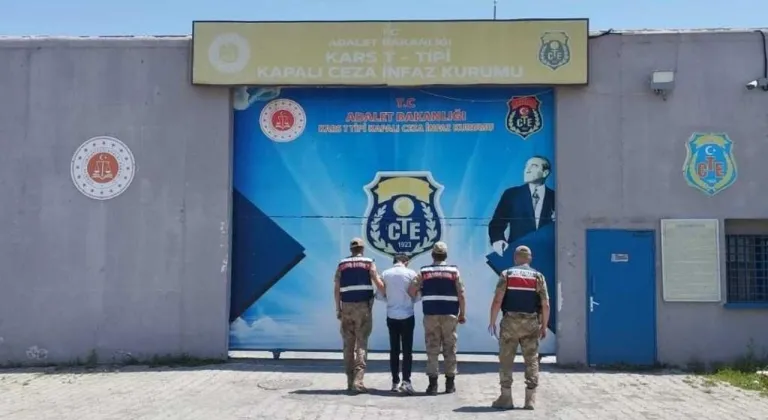Kars’ta hakkında 6 yıl 8 ay hapis cezası bulunan şahıs jandarmadan kaçamadı
