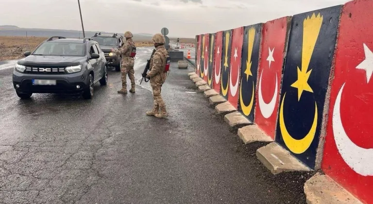 Kars'ta Kaçak/Sahte Alkollü İçki Operasyonu! 8 Şüpheli Gözaltına Alındı