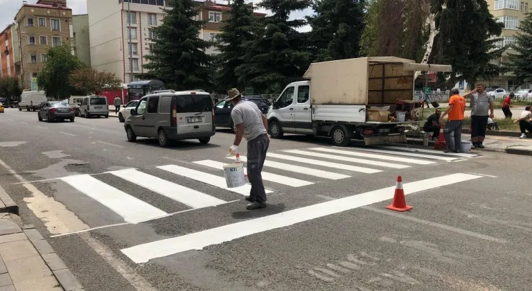 Kars’ta karayolları yaya geçitlerini yeniliyor