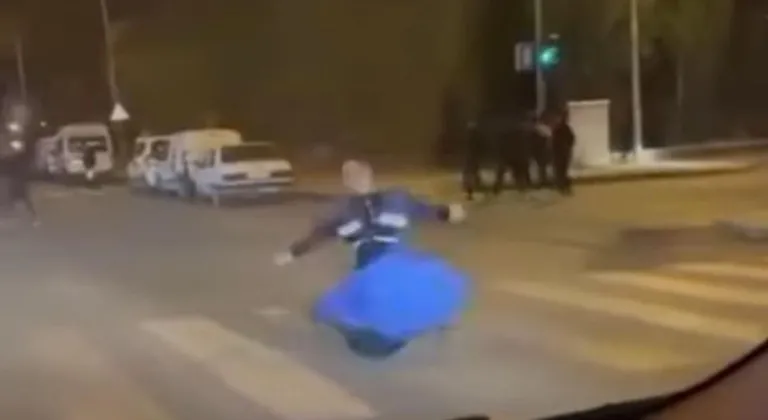 Kars'ta kırmızı ışıkta Kafkas sürprizi: Genç ekibin gösterisi alkış topladı