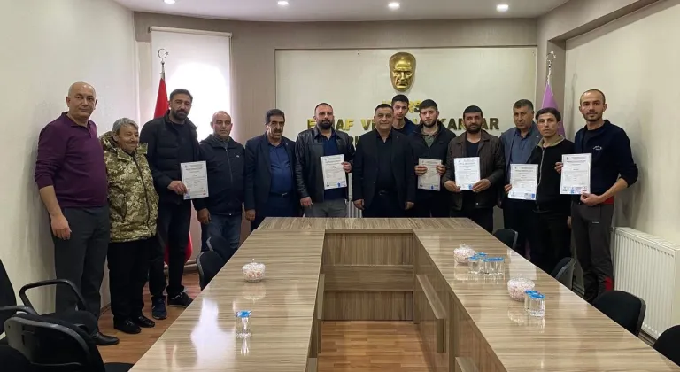 Kars’ta Meslek Belgesi seferberliği: 16 branşta belgeler teslim edildi