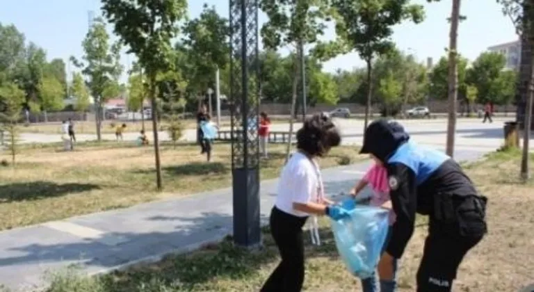 Kars'ta öğrencilere çevre temizliği bilinci aşılanıyor