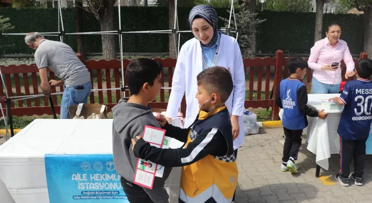 Kars’ta “Sağlıklı Çocuk Sağlıklı Gelecek” programı Atatürk İlkokulu’nda hayata geçirildi