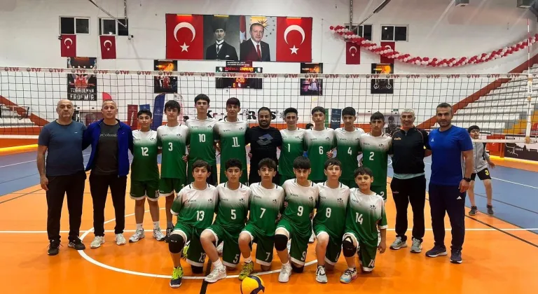Kars’ta voleybol heyecanı: Anadolu Yıldızlar Ligi’nde öğrenciler yarı finale yükseldi
