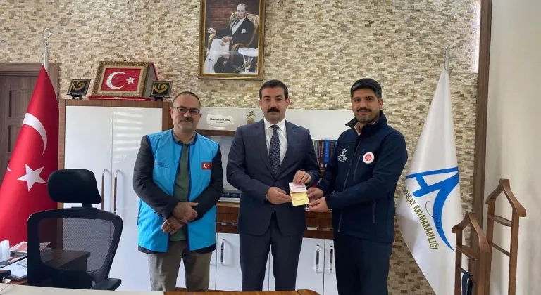 Kaymakam Akköz, vekaleten kurban bağışında bulundu