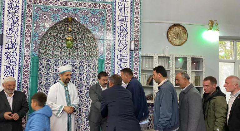 Kaymakam Muhammed Burak Akköz, Arpaçay halkıyla bayram namazında buluştu