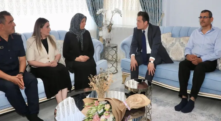 Kaymakam Öztürk’ten görevindeki ilk ziyaret şehit ailesine