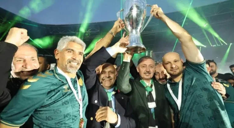 Kocaelispor Şampiyonluk Kupasını Kaldırdı!









