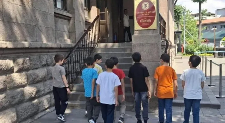 Koruma altındaki çocuklardan Anıtkabir ve Birinci Meclis’e yolculuk