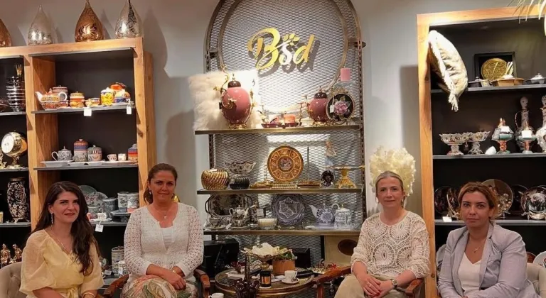 Kuşadası Kadın Girişimciler Kurulu Başkanı Hibeti Zeytin'den Karslı kadın girişimciye iş yerinde ziyaret...