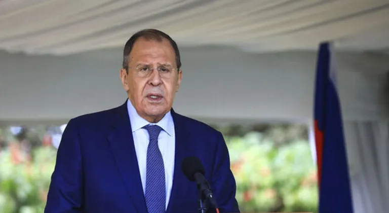 Lavrov: İstanbul’da 2022’de üzerinde mutabık kalınan güvenlik garantilerini destekliyoruz