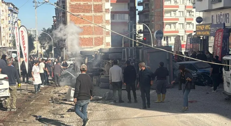 Malatya’da freni boşalan kamyon 15 araca çarptı!