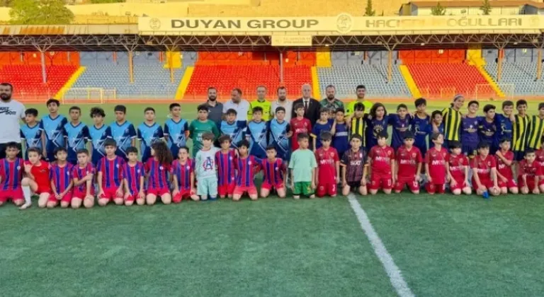 Mardinli Minikler Şenlikte Kıyasıya Yarıştı

