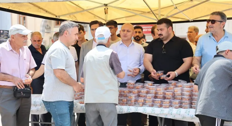 Merhum Başkan Zeyrek’in anısına lokma dağıtıldı