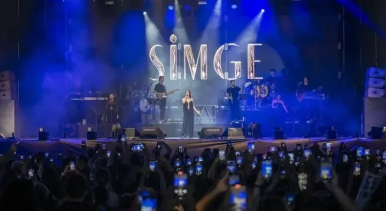 Mersin’de Gençlik Bayramı Simge Konseriyle Taçlandı
